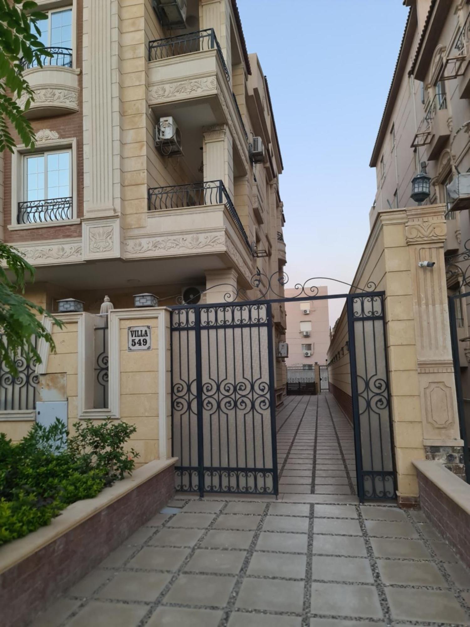 Garden 2br In Nakhil Compound Apartment *